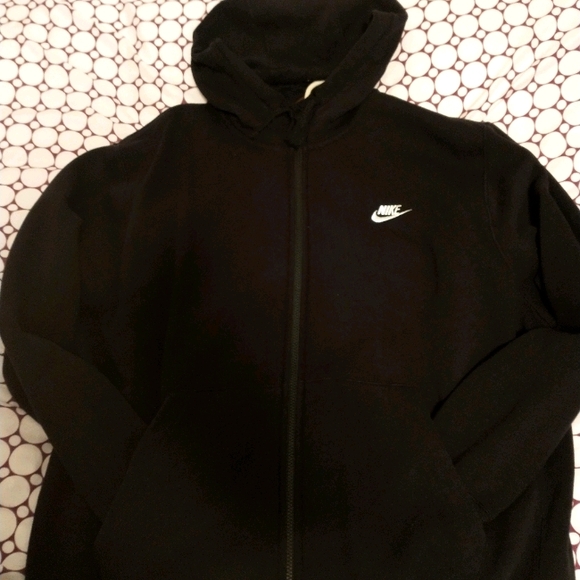Men's Nike tech sweat suit(Pants and Sweater